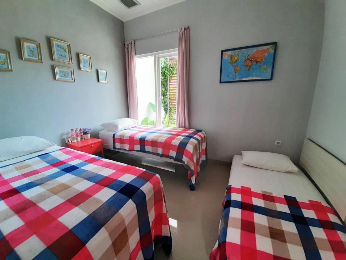 Inni Homestay Malang Extérieur photo